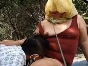 Cặp vợ người chồng dâm quay clip sex trong rừng