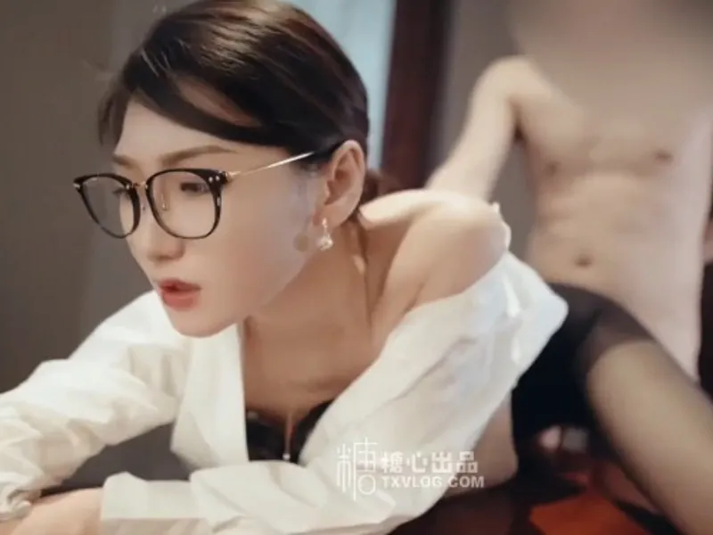 Vào phòng riêng được tiền bối nữ dâm đãng bú cây hàng cho