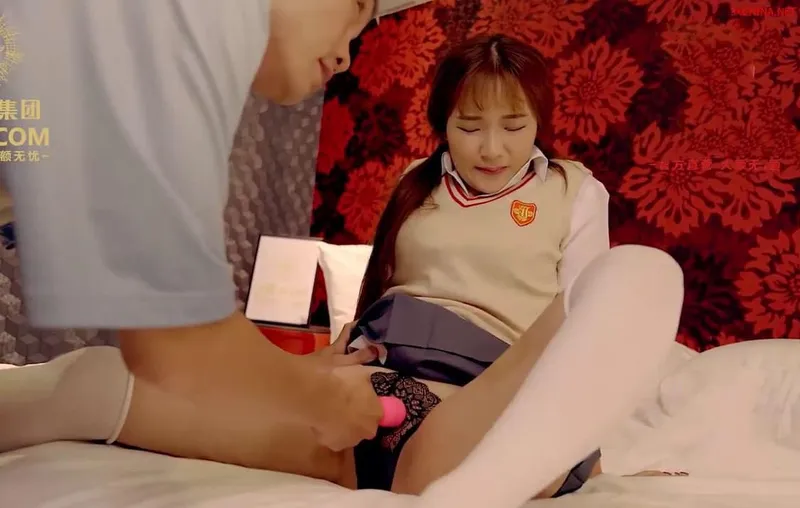 Bé con dùng thân đền tiền cho bố vay tiền bọn xã hội đen