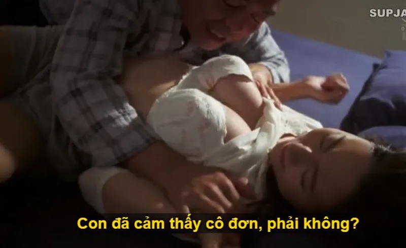 Nhìn con trai mải miết lao vào công việc khiến người yêu của nó cô quạnh, bố chồng liều lĩnh đè ra địt con dâu.